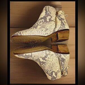 🐍VINCE CAMUTO🐍LEATHER SNAKE PRINT SPARKLE SIDE ZIP ANKLE BOOTIE EUC ❣️